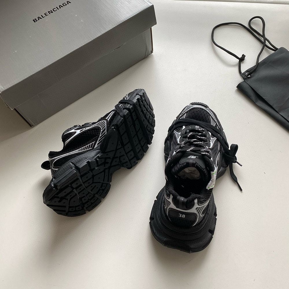 BALENCIAGA   3XL 520  SNEAKER