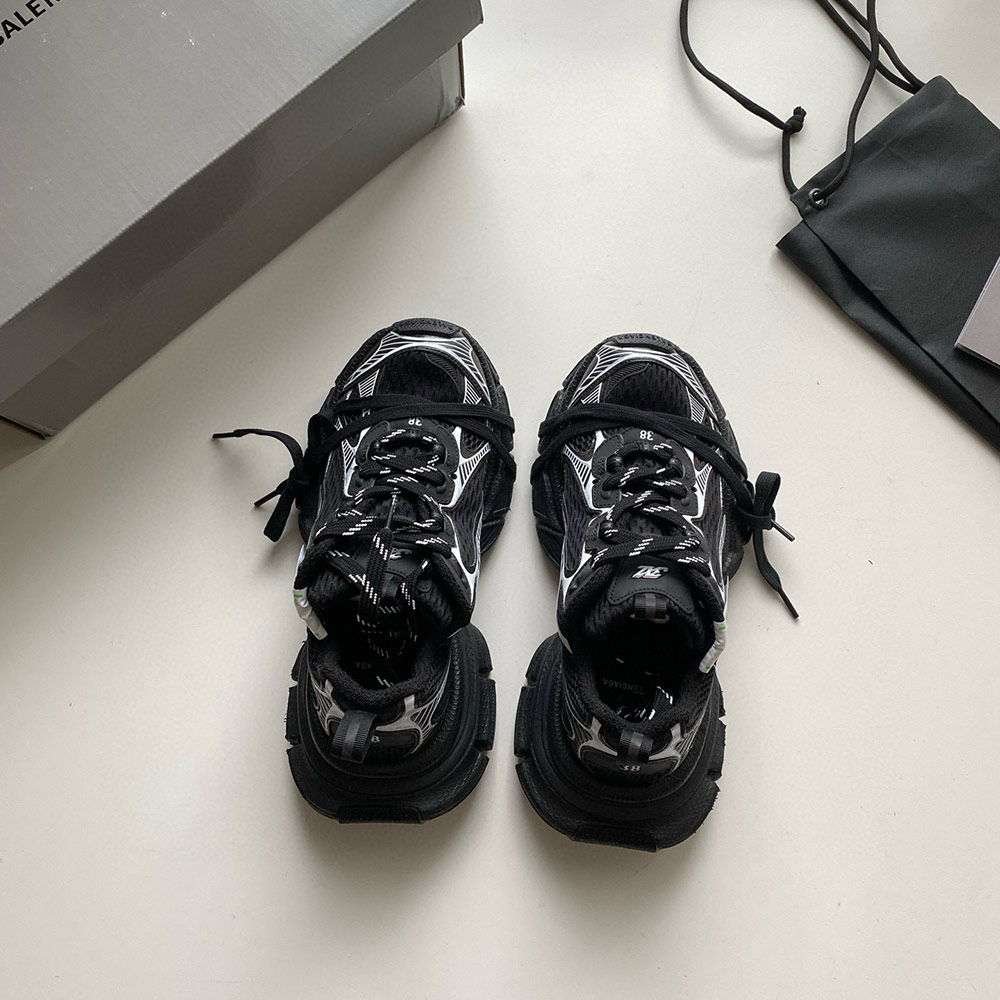 BALENCIAGA   3XL 520  SNEAKER