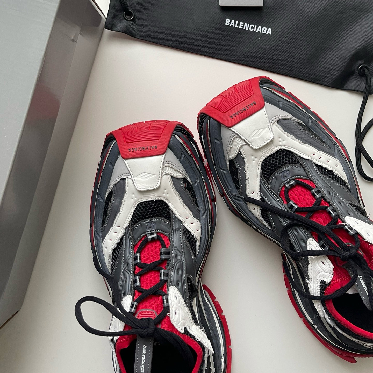 BALENCIAGA 10XL BLACK RED BALENCIAGA 10XL BLACK RED
