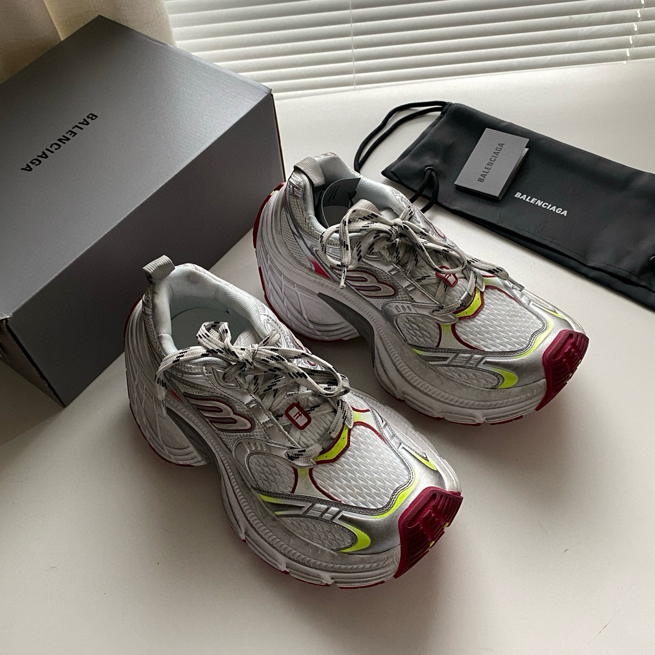 BALENCIAGA 6XL