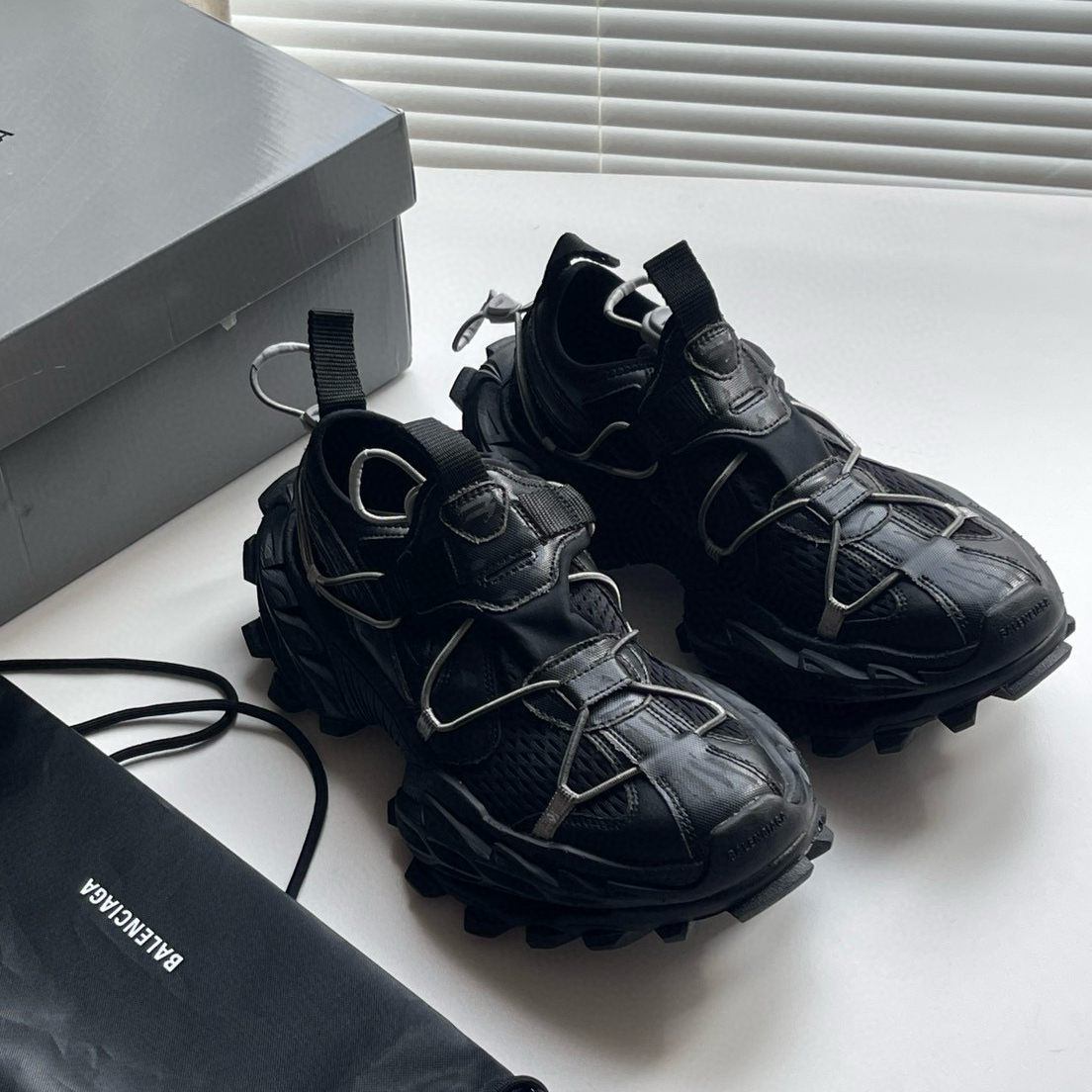 BALENCIAGA HIKE