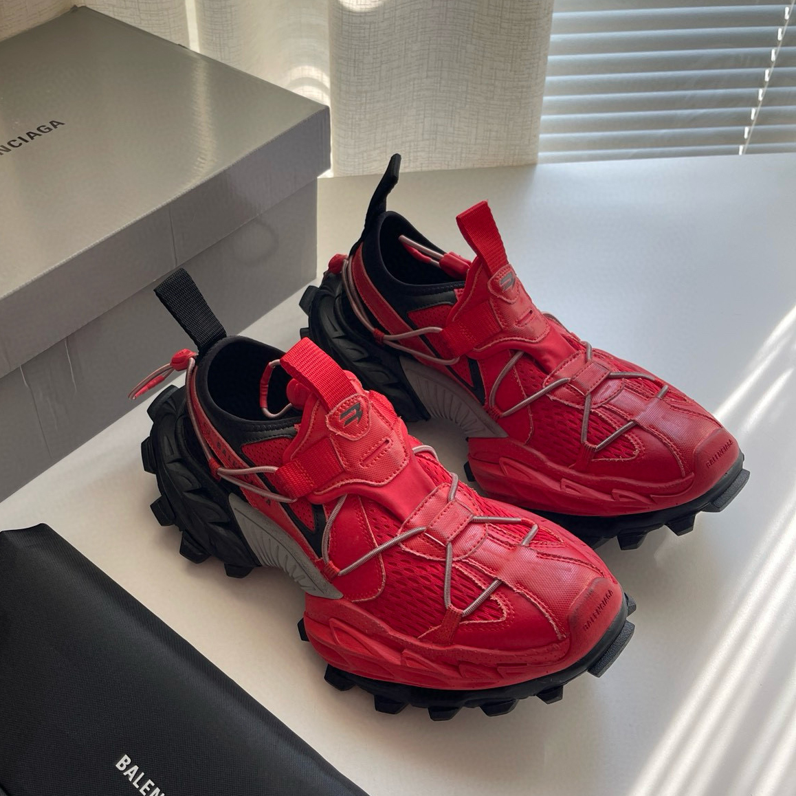 BALENCIAGA HIKE