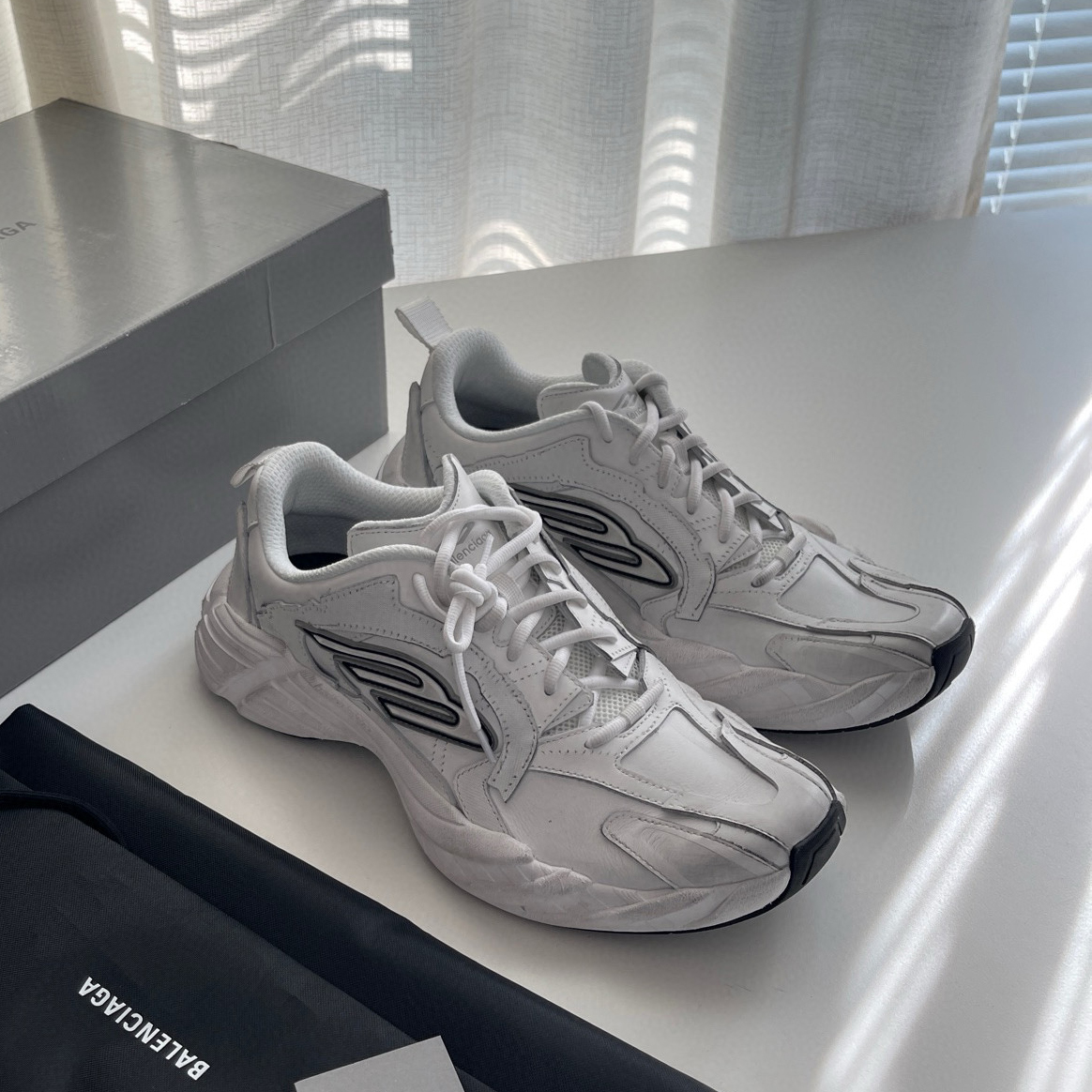 BALENCIAGA MONDAY