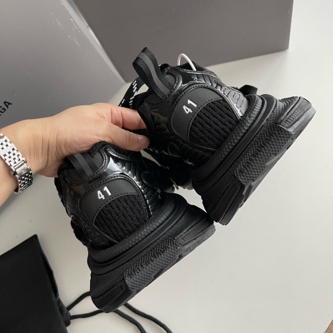 balenciaga 3XL black balenciaga 3XL black