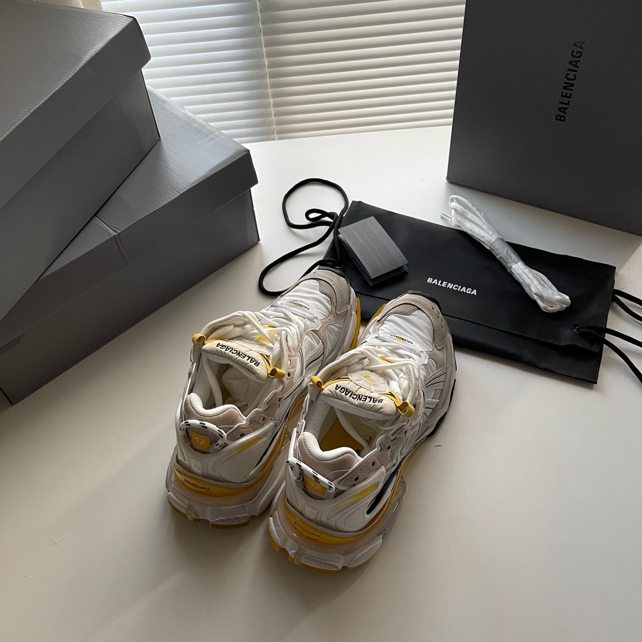 BALENCIAGA RUNNER GREY WHITE YELLOW BALENCIAGA RUNNER GREY WHITE YELLOW