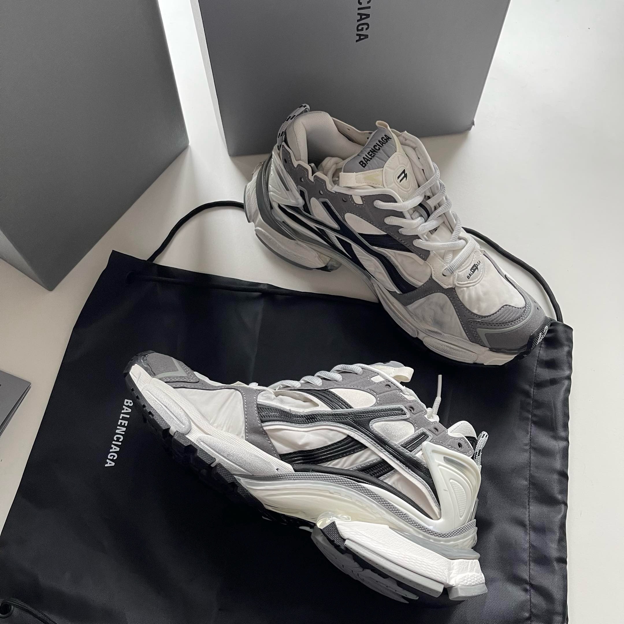 BALENCIAGA RUNNER WHITE GREY BLACK BALENCIAGA RUNNER WHITE GREY BLACK