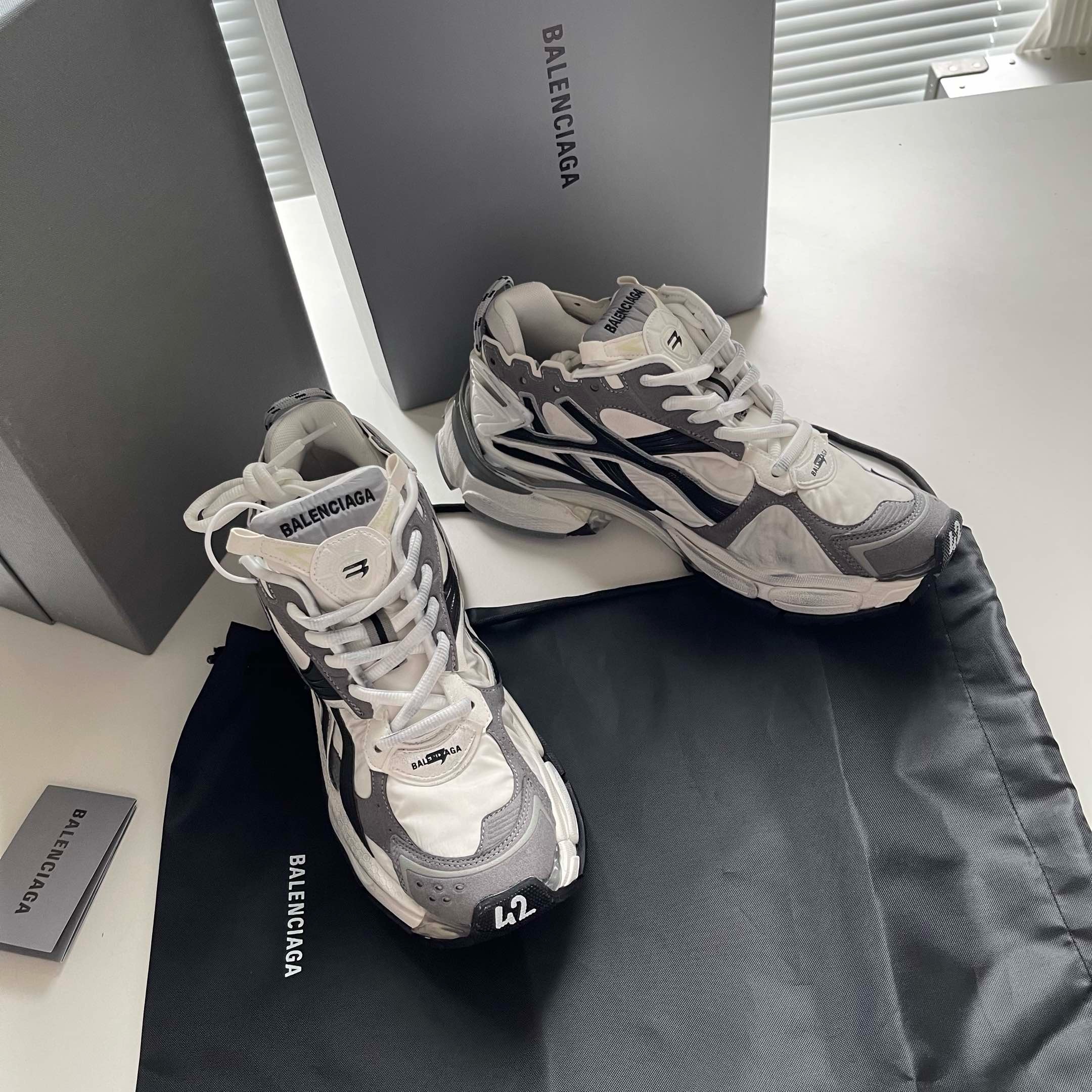 BALENCIAGA RUNNER WHITE GREY BLACK