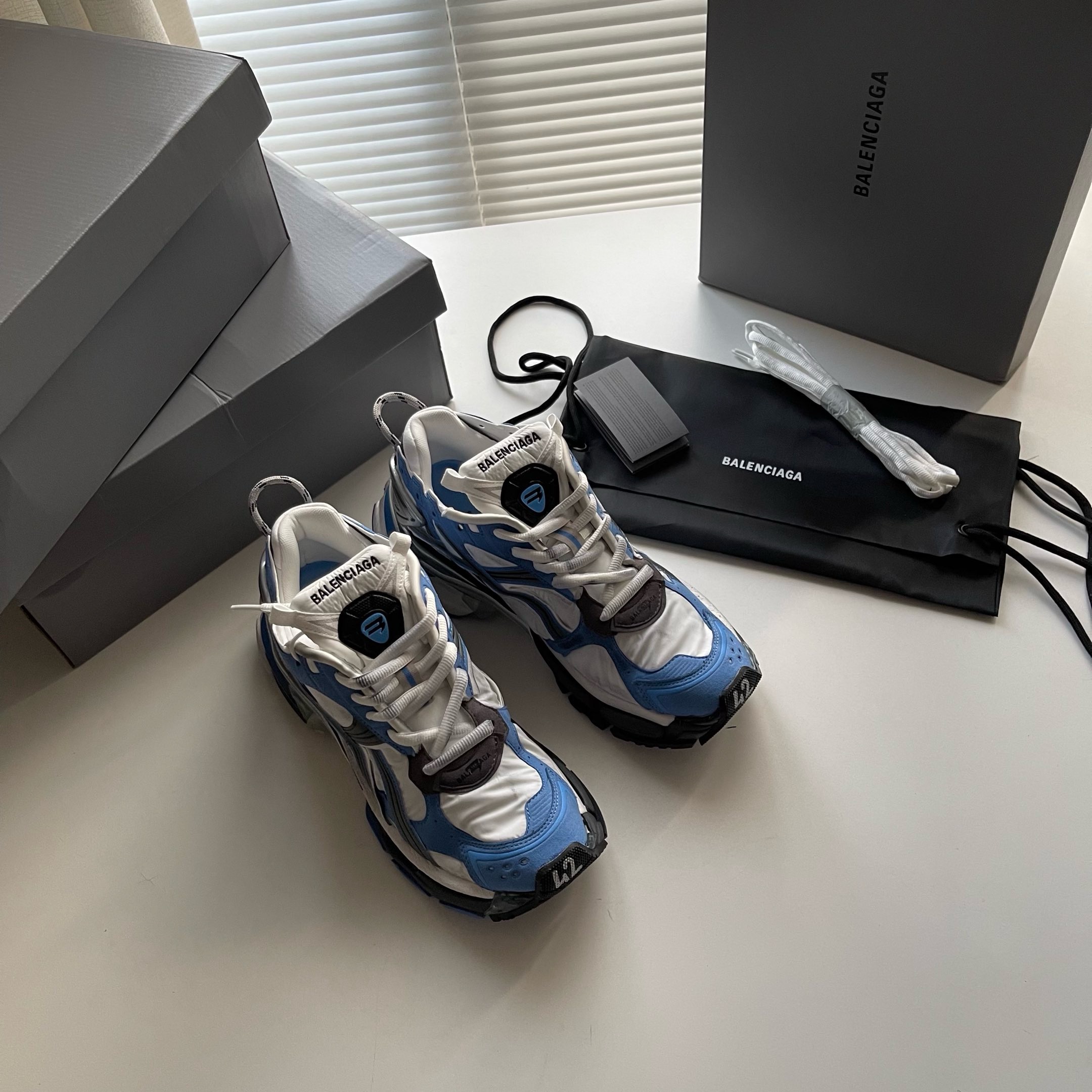 BALENCIAGA RUNNER WHITE GREY BLUE