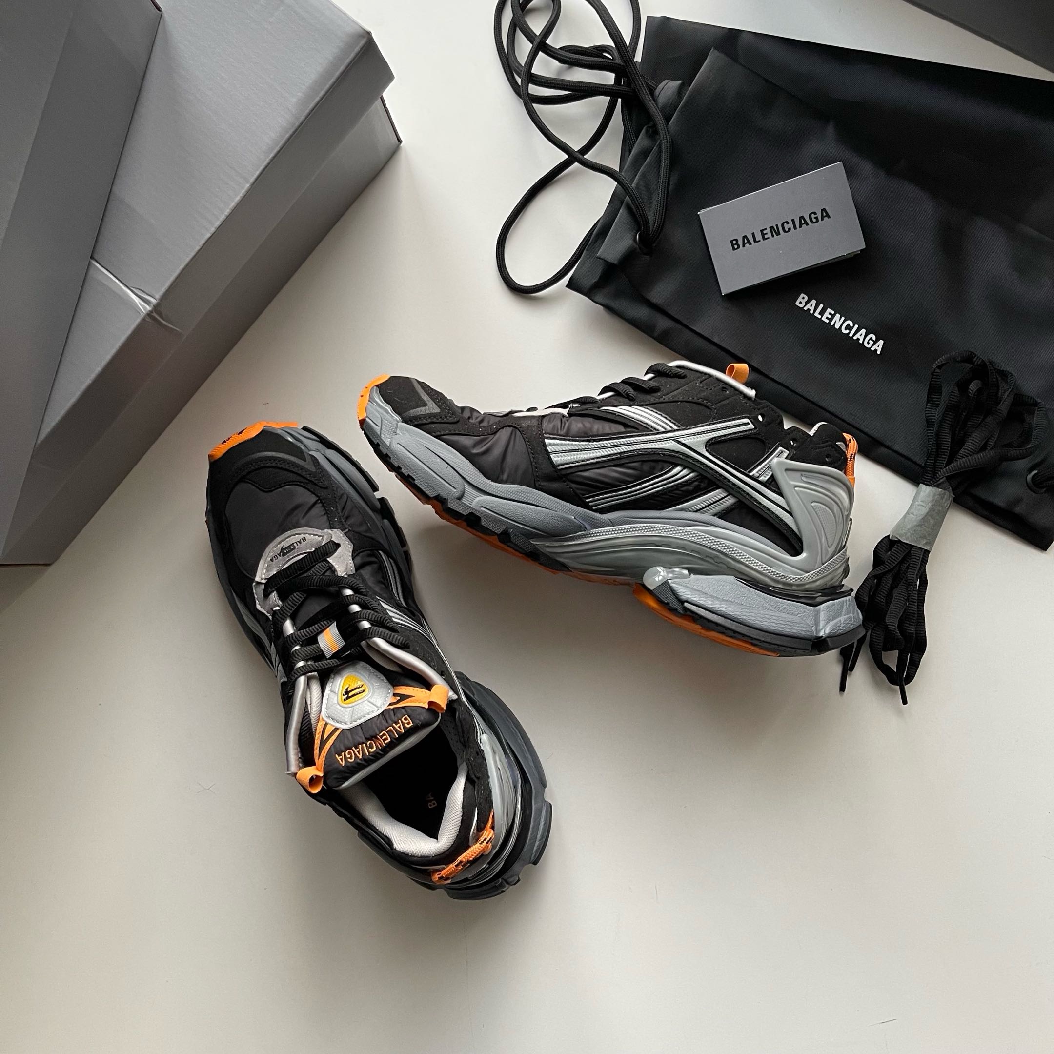 BALENCIAGA RUNNER BLACK ORANGE