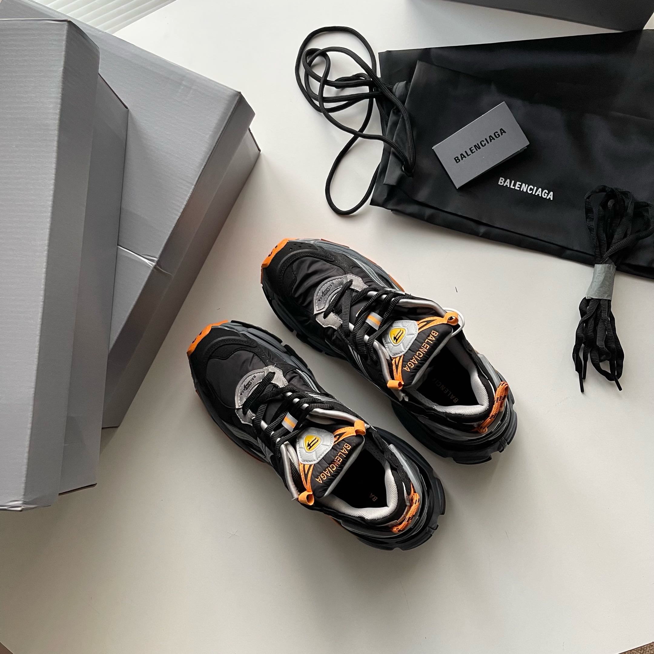 BALENCIAGA RUNNER BLACK ORANGE BALENCIAGA RUNNER BLACK ORANGE