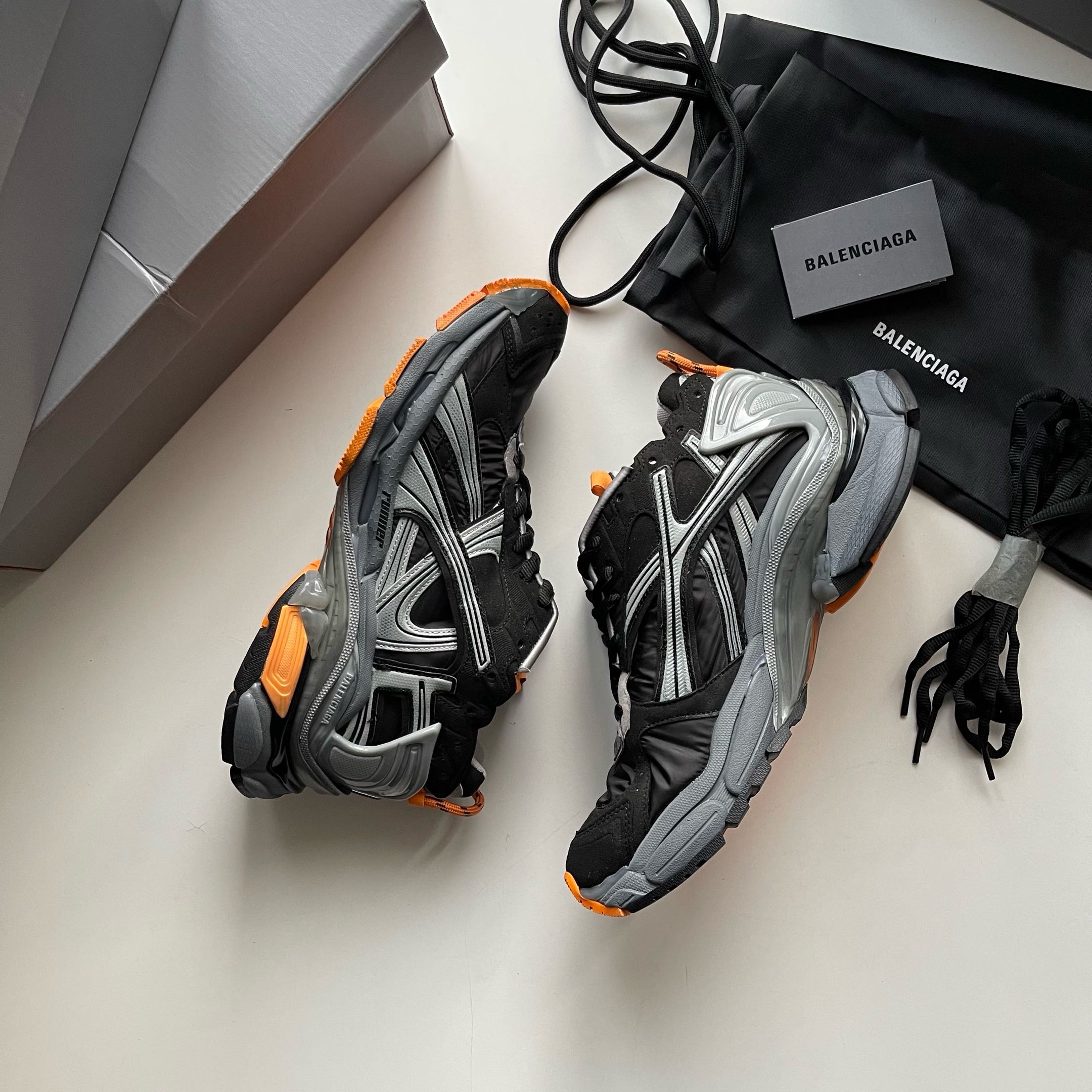 BALENCIAGA RUNNER BLACK ORANGE BALENCIAGA RUNNER BLACK ORANGE