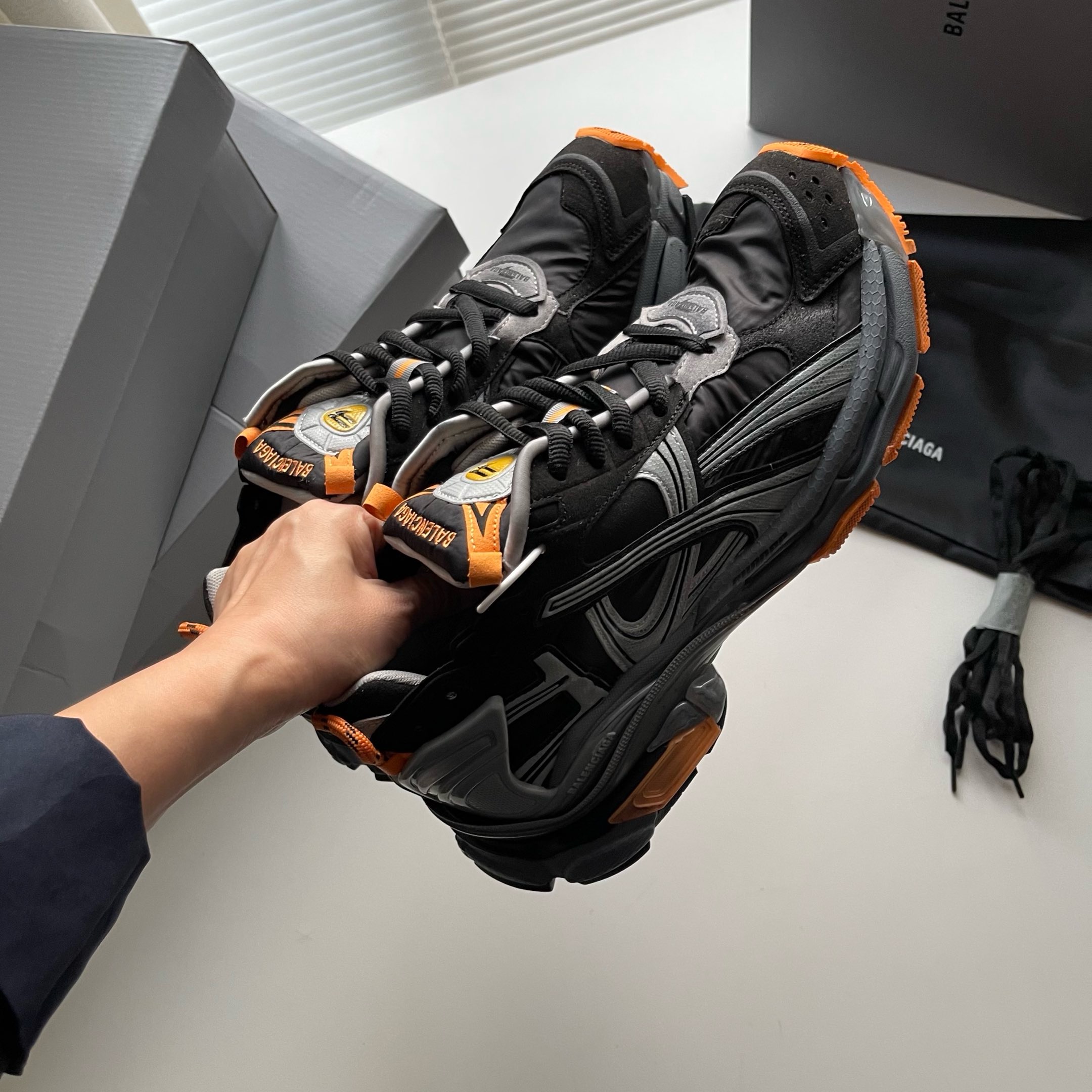BALENCIAGA RUNNER BLACK ORANGE BALENCIAGA RUNNER BLACK ORANGE