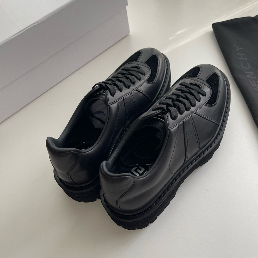 GIVENCHY BLACK LEATHER BOOT