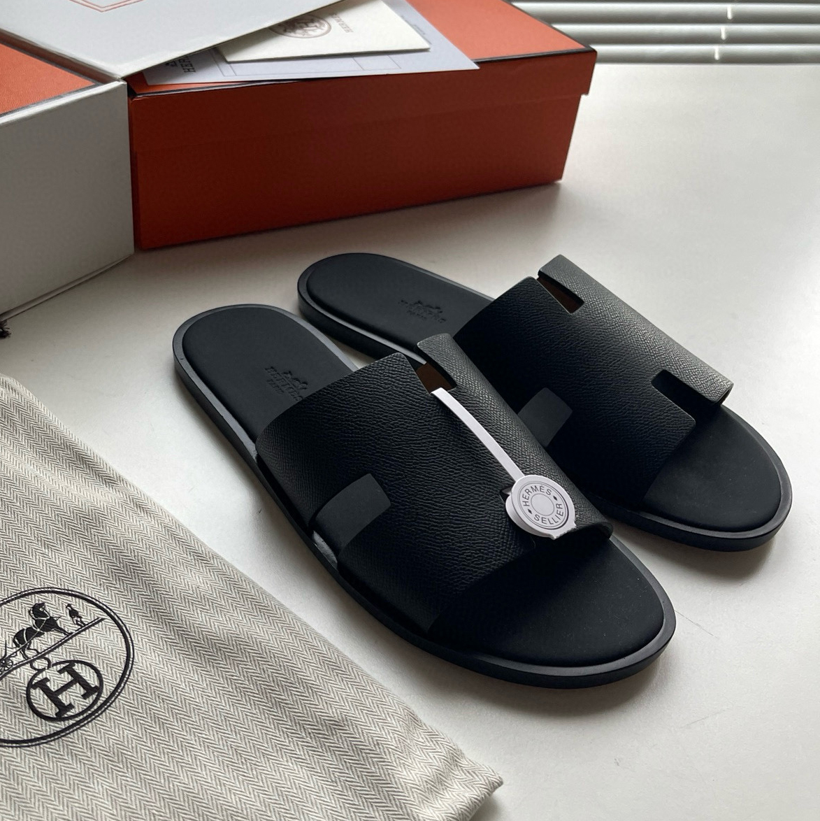 HERMÈS CLASSIC SANDALS BLACK
