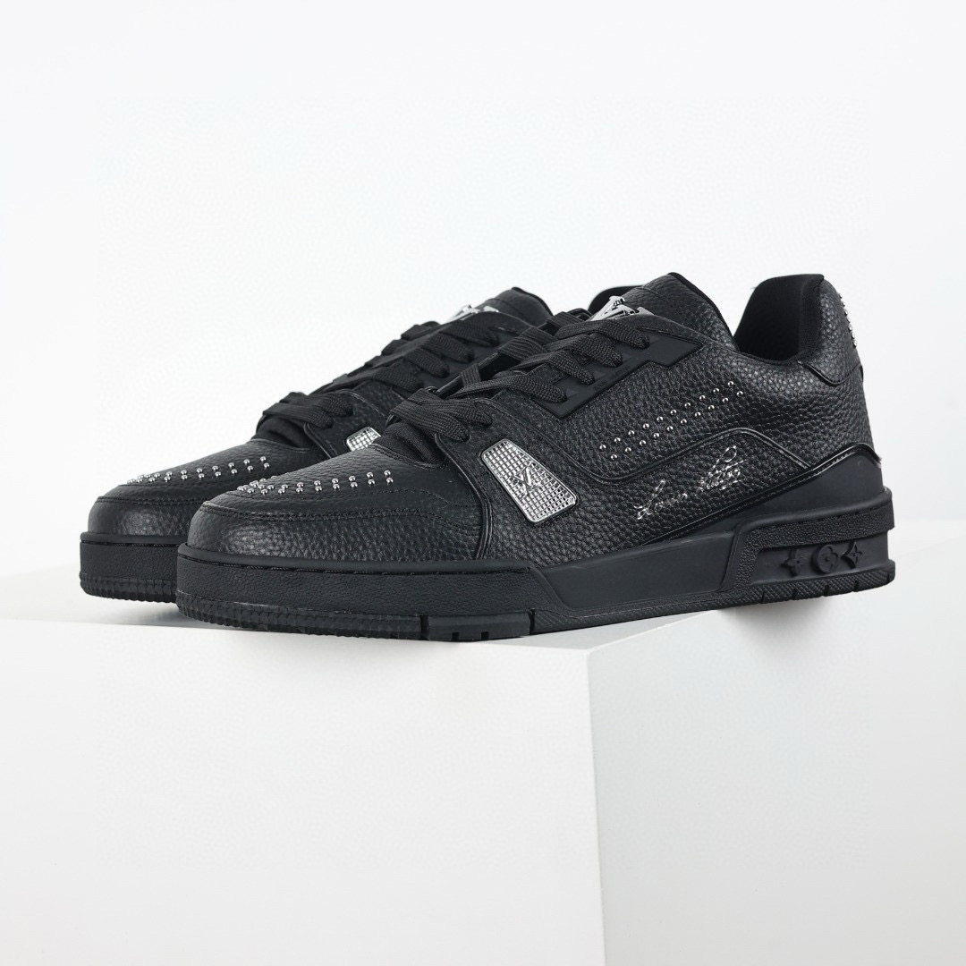 LOUIS VUITTON  LV Trainer  Sneaker 