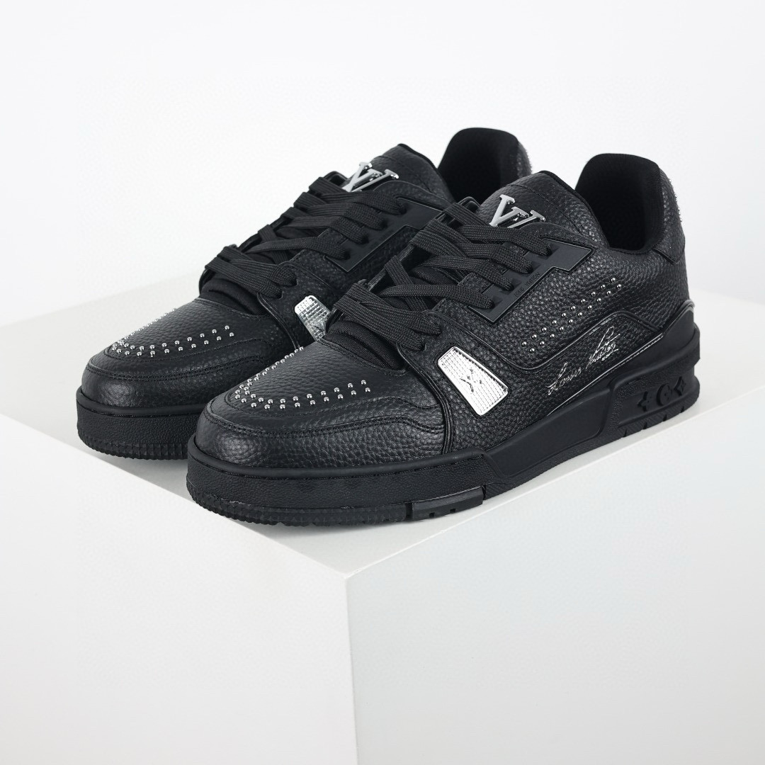 LOUIS VUITTON  LV Trainer  Sneaker 