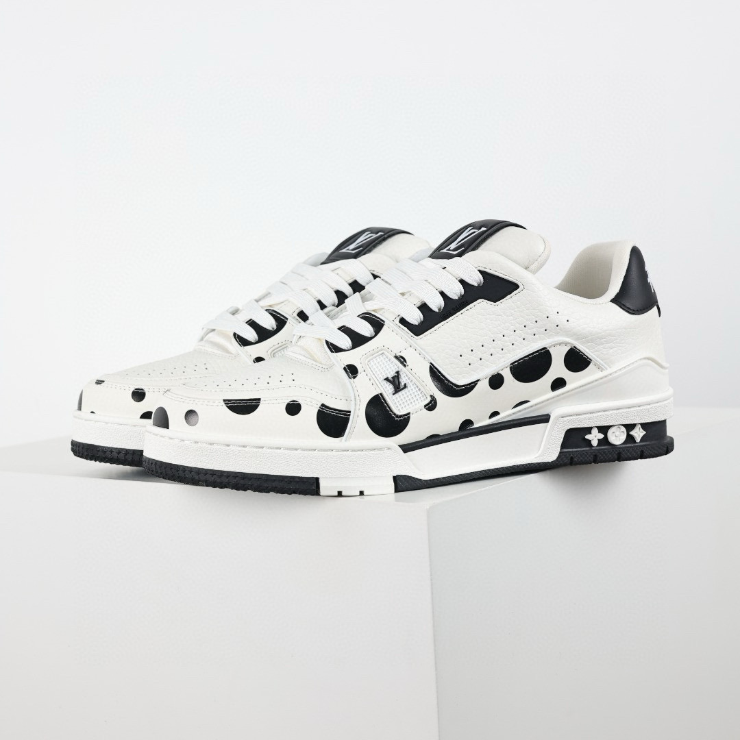 LOUIS VUITTON  LV Trainer  Sneaker 