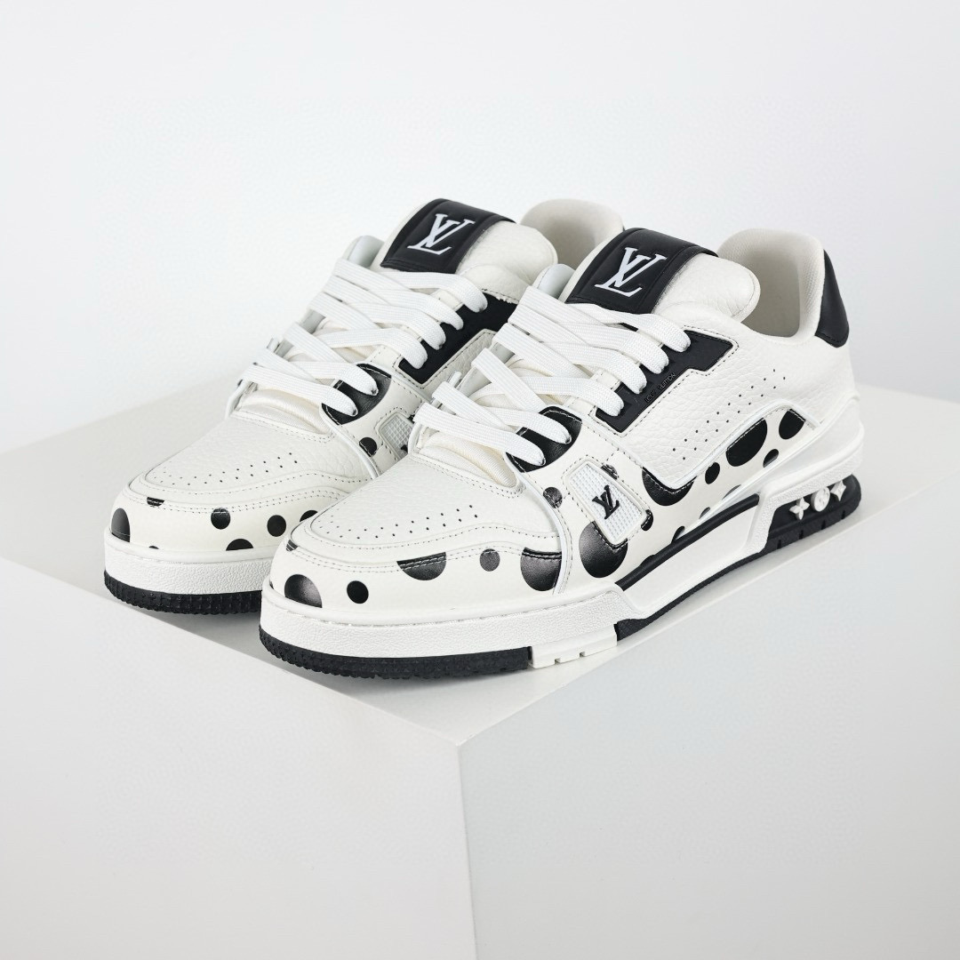 LOUIS VUITTON  LV Trainer  Sneaker 