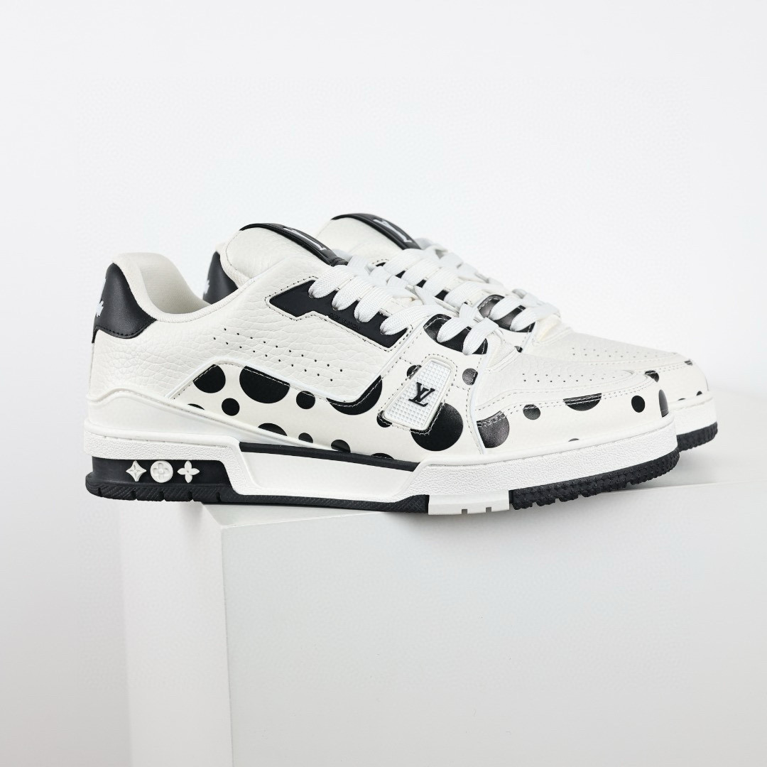 LOUIS VUITTON  LV Trainer  Sneaker 
