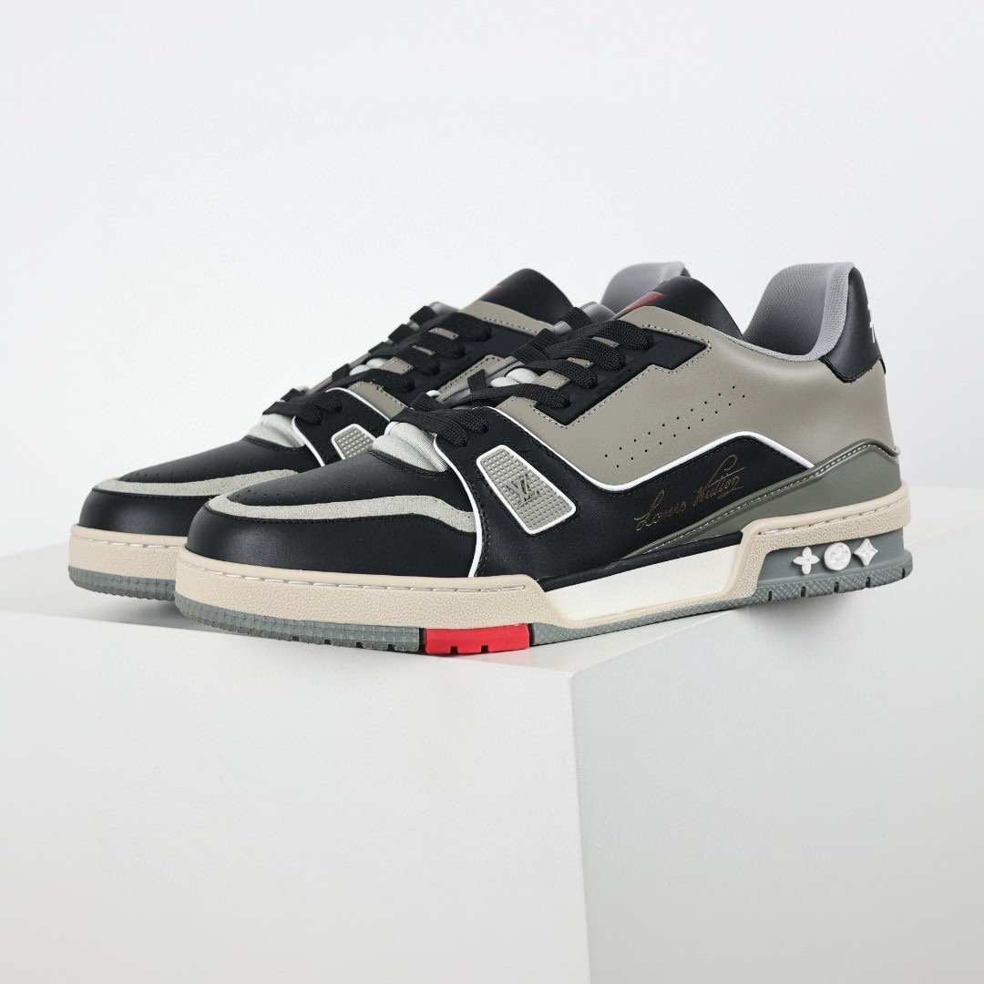 LOUIS VUITTON  LV Trainer Sneaker