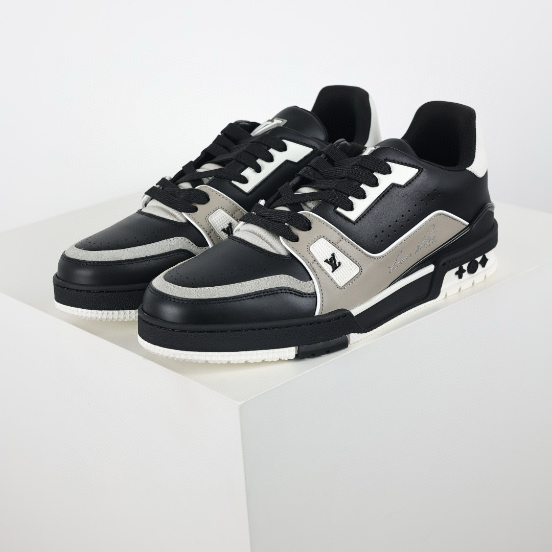 LOUIS VUITTON  LV Trainer Sneaker