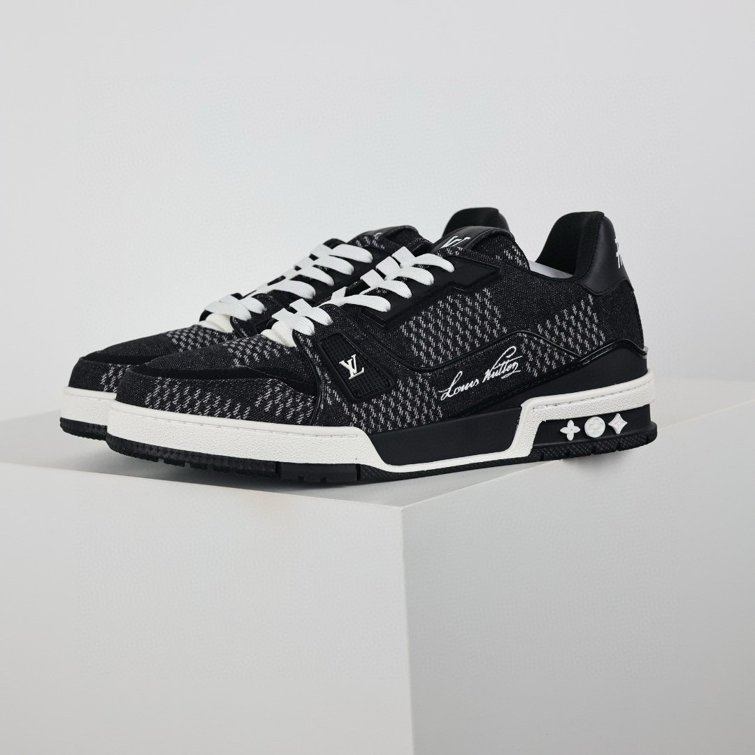 LOUIS VUITTON  LV Trainer Sneaker