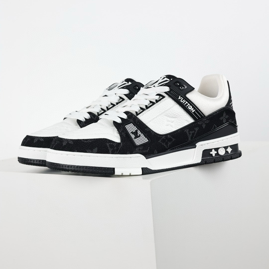 LOUIS VUITTON LV Trainer Sneaker black jeans