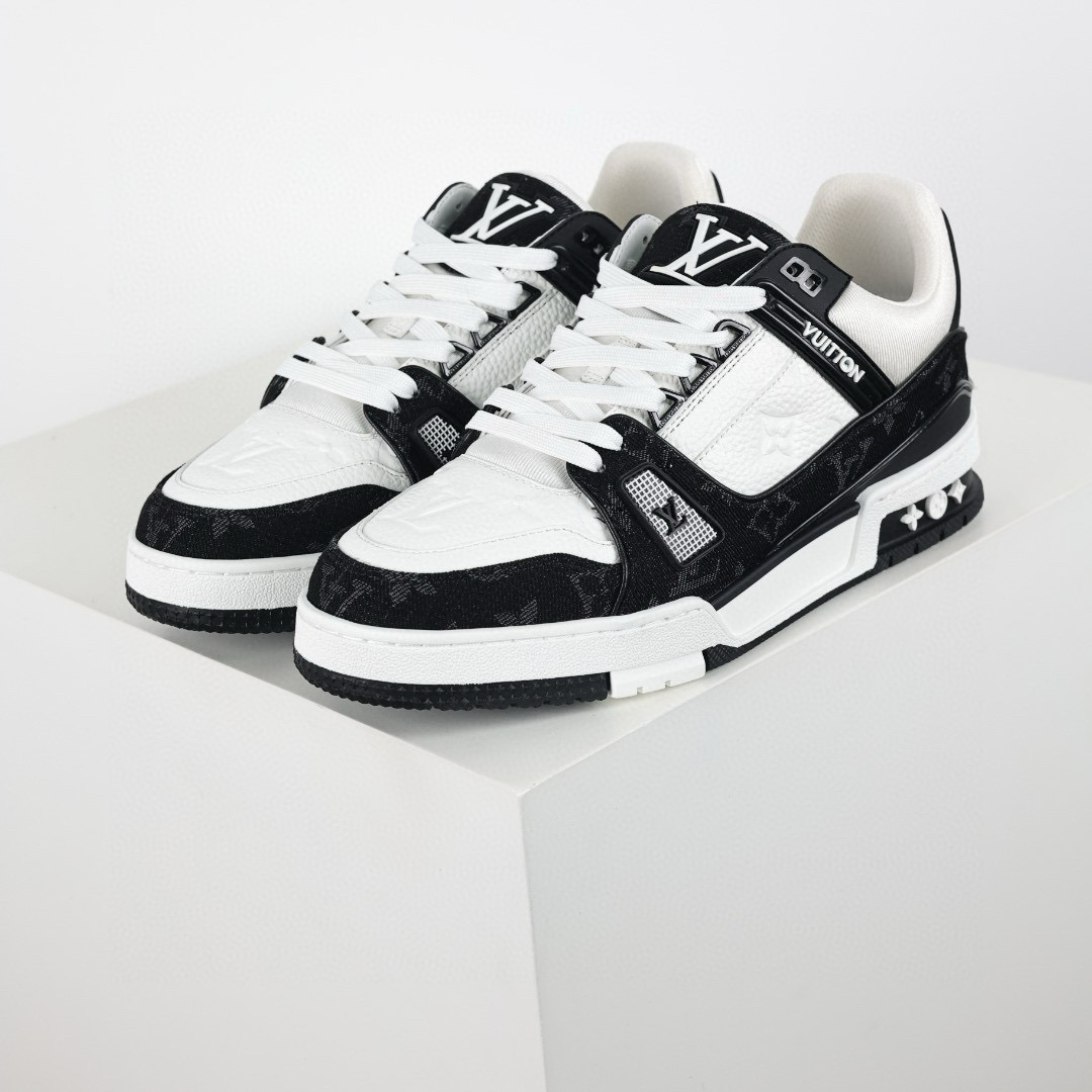 LOUIS VUITTON LV Trainer Sneaker black jeans