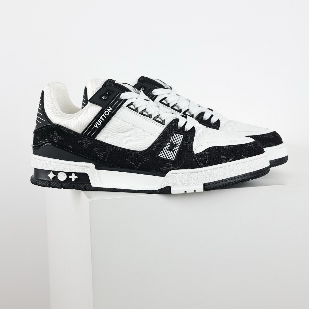 LOUIS VUITTON LV Trainer Sneaker black jeans LOUIS VUITTON LV Trainer Sneaker black jeans