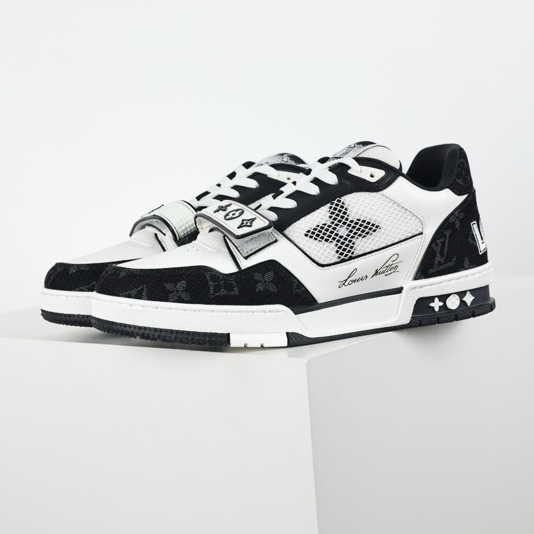 LOUIS VUITTON  LV Trainer Sneaker