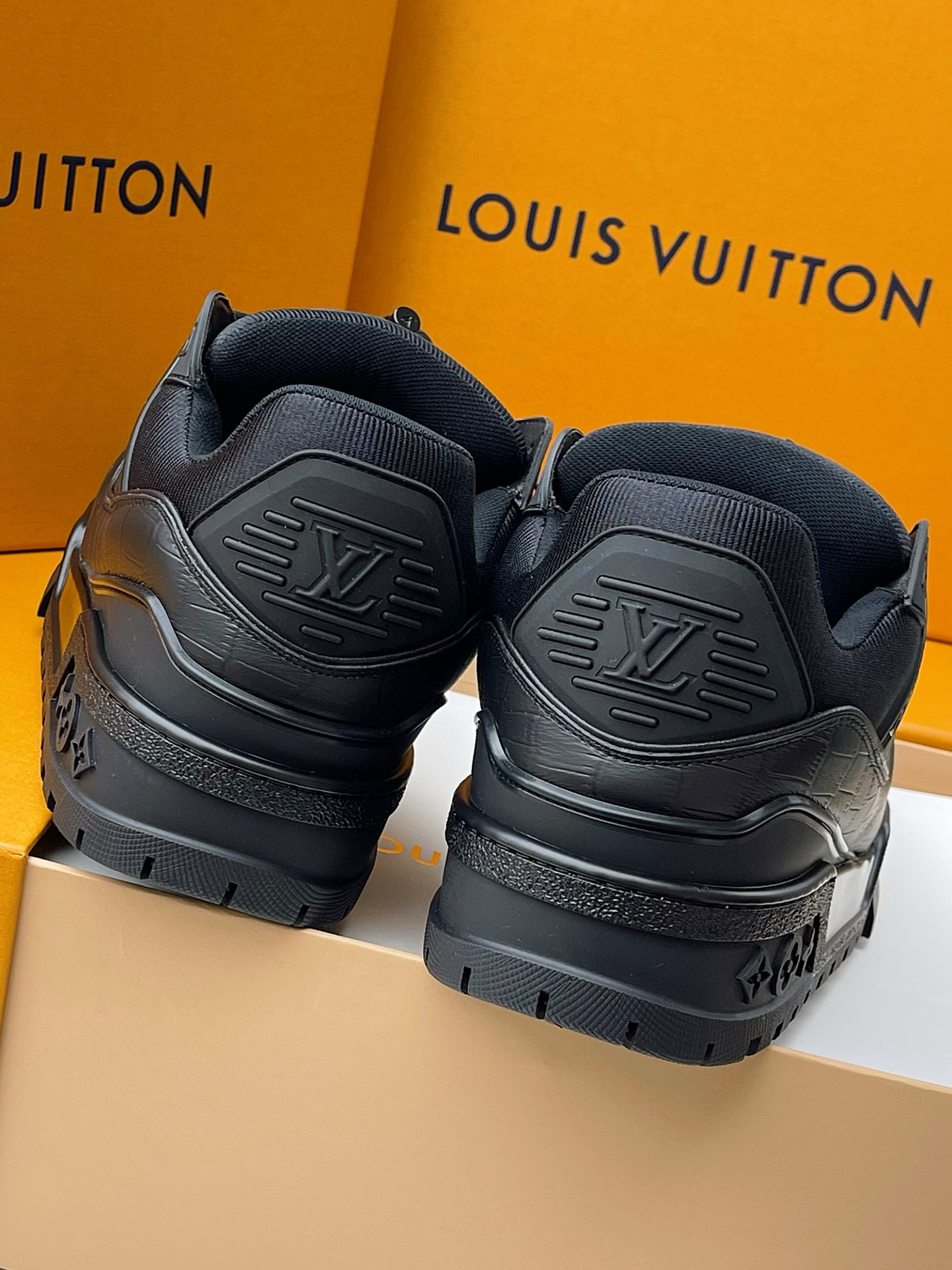 LOUIS VUITTON LV Trainer Sneaker