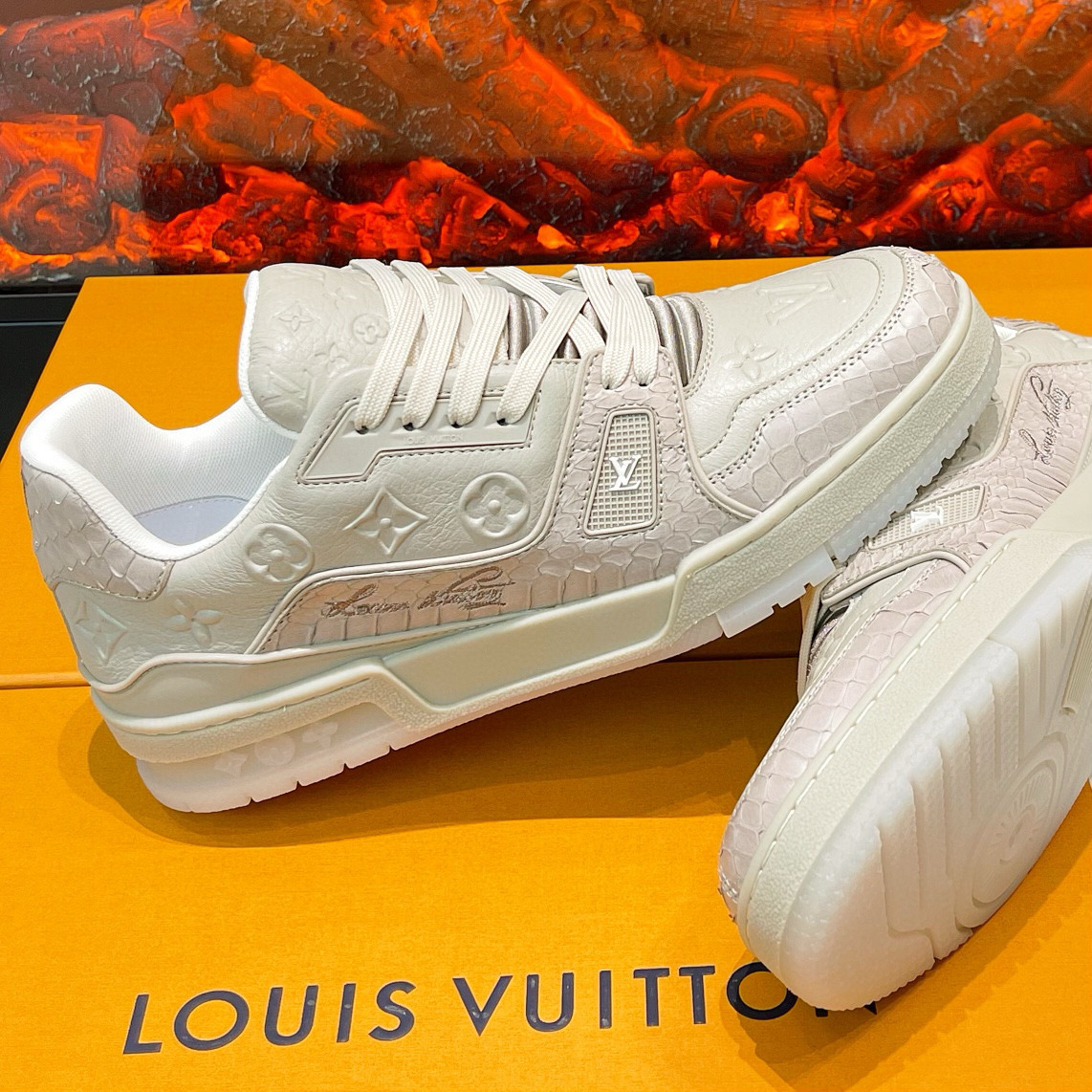 LOUIS VUITTON LV Trainer Sneaker LOUIS VUITTON LV Trainer Sneaker
