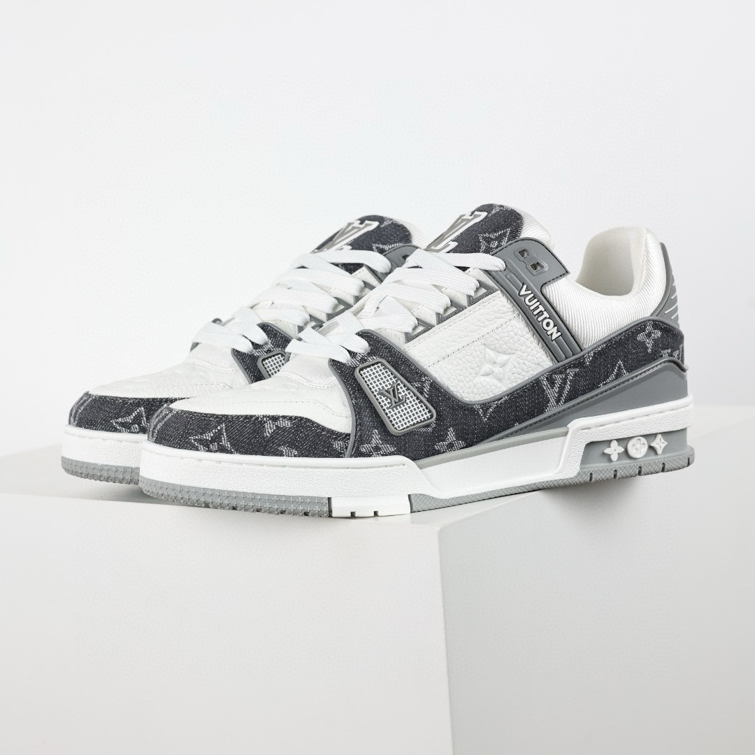 LOUIS VUITTON LV Trainer Sneaker grey jeans 