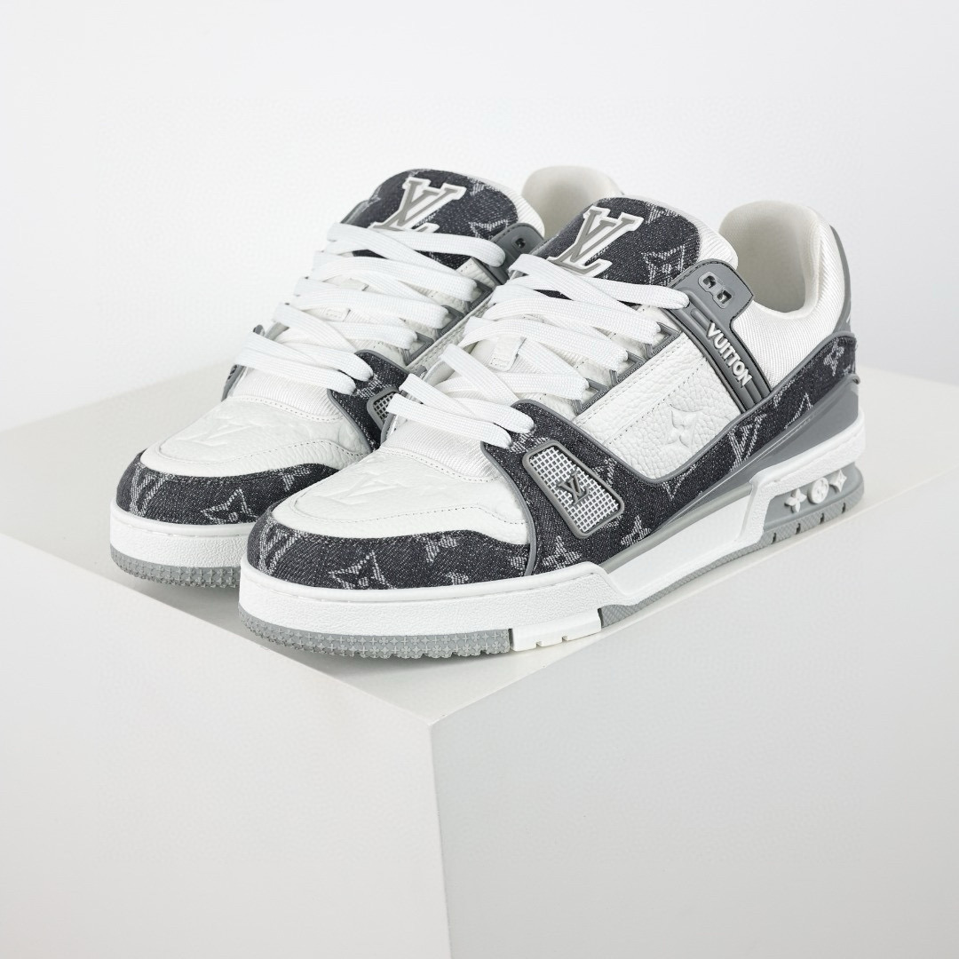 LOUIS VUITTON LV Trainer Sneaker grey jeans 