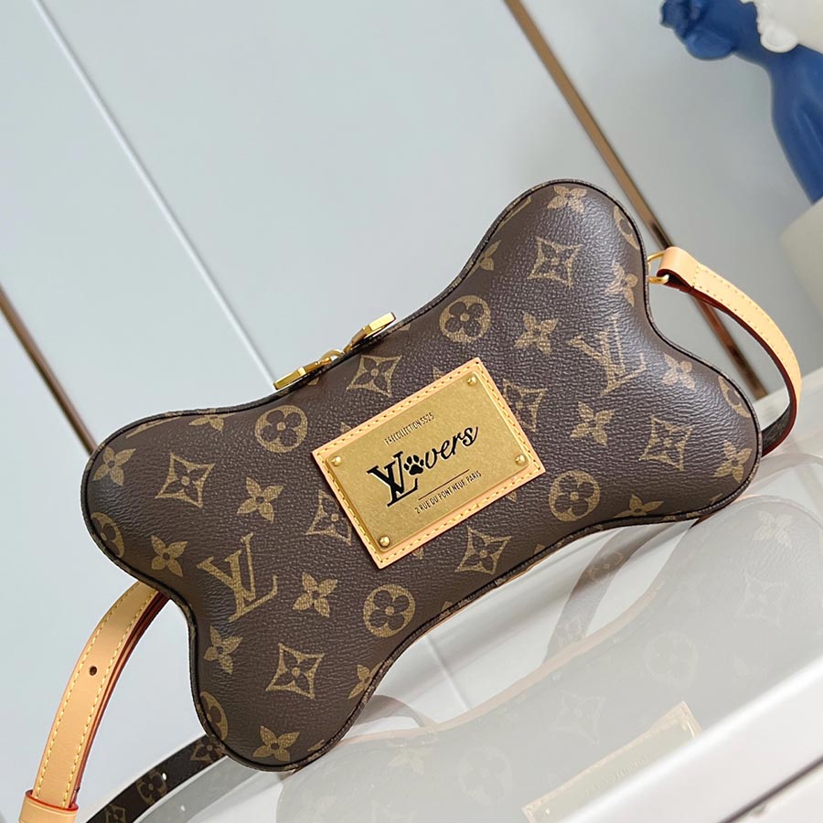 LOUIS VUITTON Bone Monogram