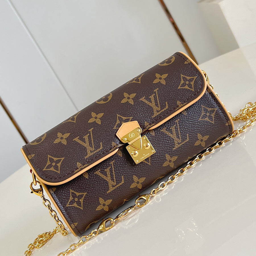 Louis Vuitton  Pochette Camille Monogram