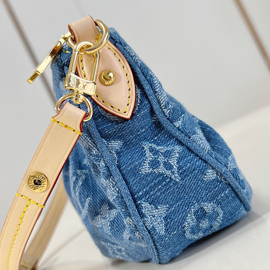 Louis Vuitton Pochette Valley Monogram