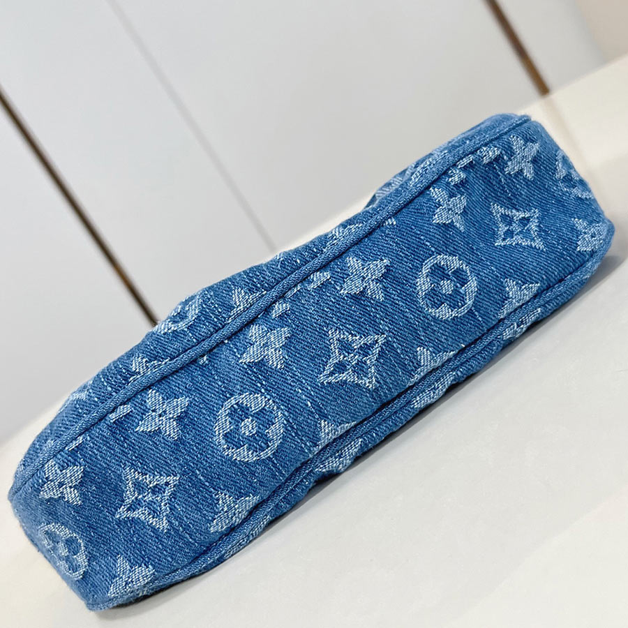Louis Vuitton Pochette Valley Monogram