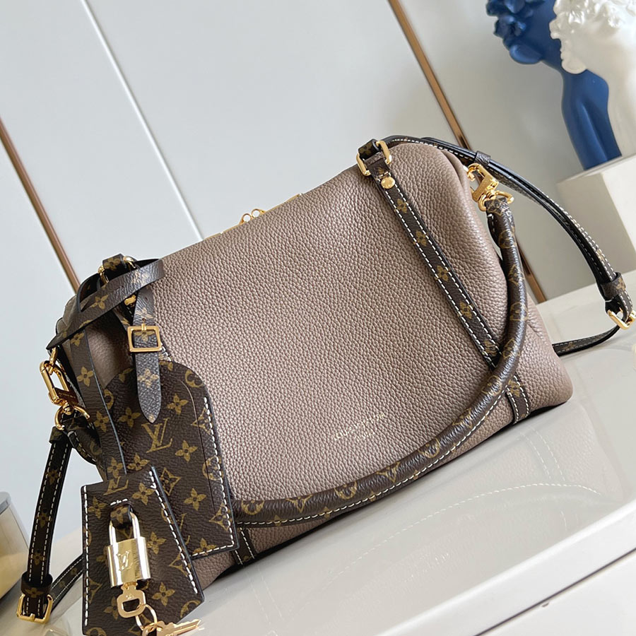 Louis Vuitton   Nicolas Ghesquière