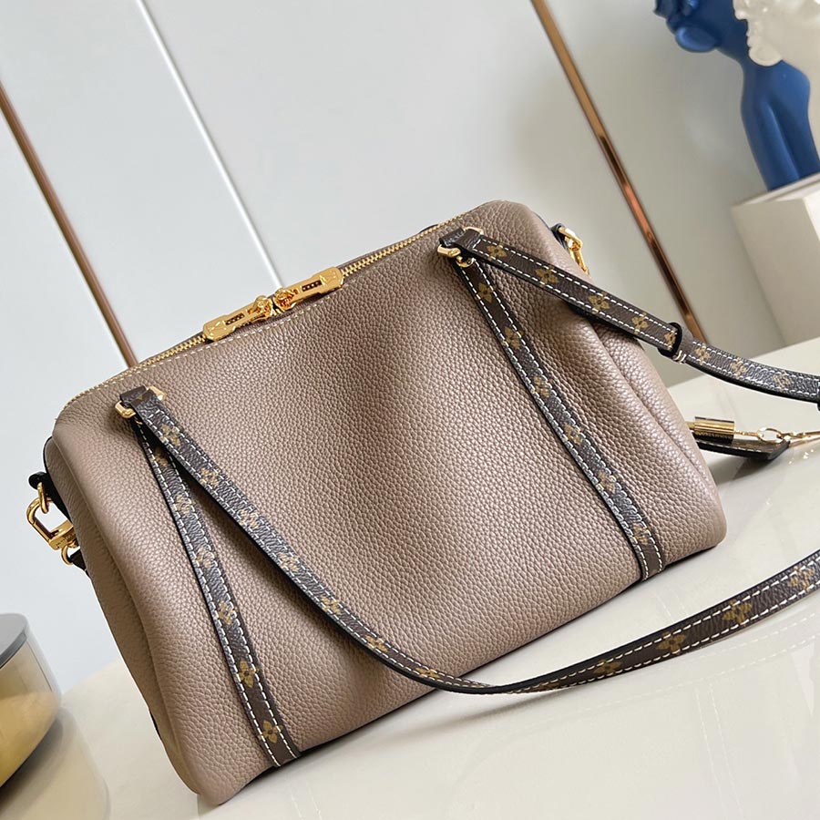 Louis Vuitton   Nicolas Ghesquière