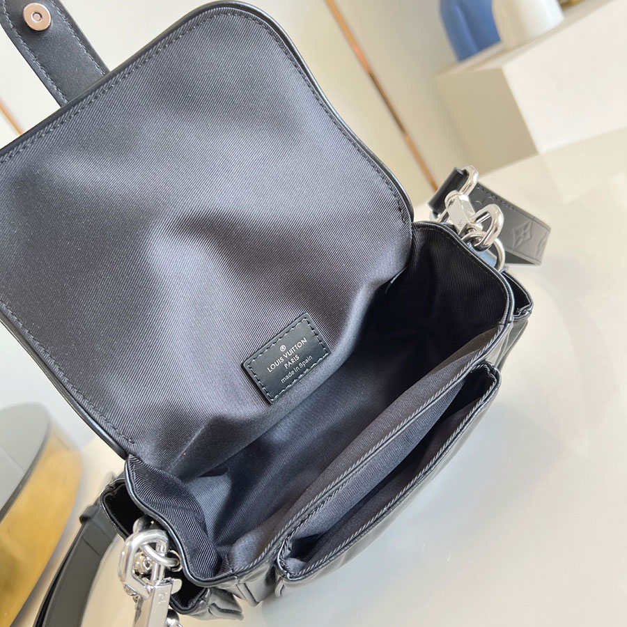 LOUIS VUITTON Cargo LOUIS VUITTON Cargo