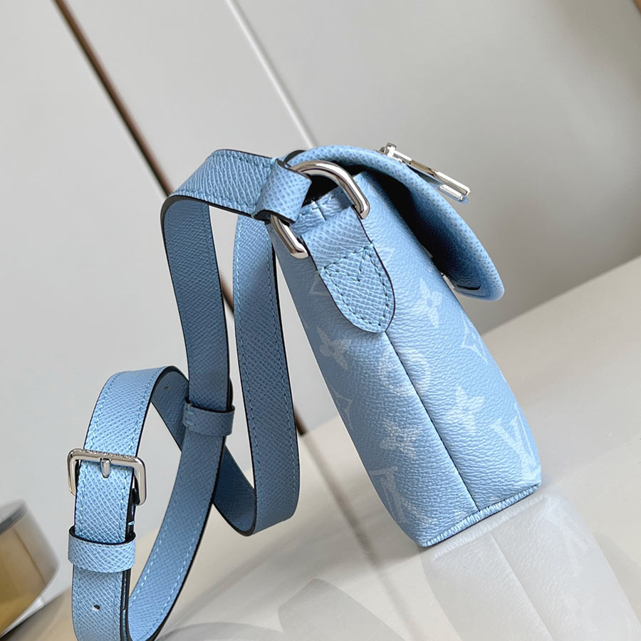 Louis Vuitton Pulse Monogram Taïga Louis Vuitton Pulse Monogram Taïga