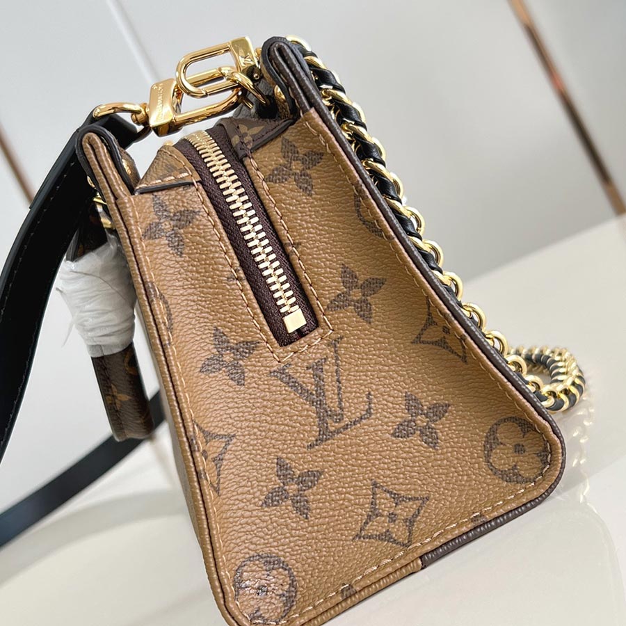 Louis Vuitton  OnTheGo East West Monogram Giant