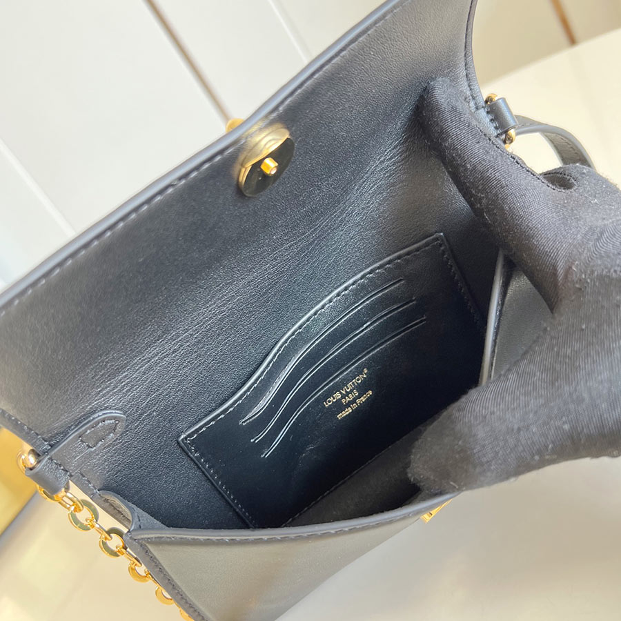 Louis Vuitton Wallet On Chain LV Bloom Louis Vuitton Wallet On Chain LV Bloom