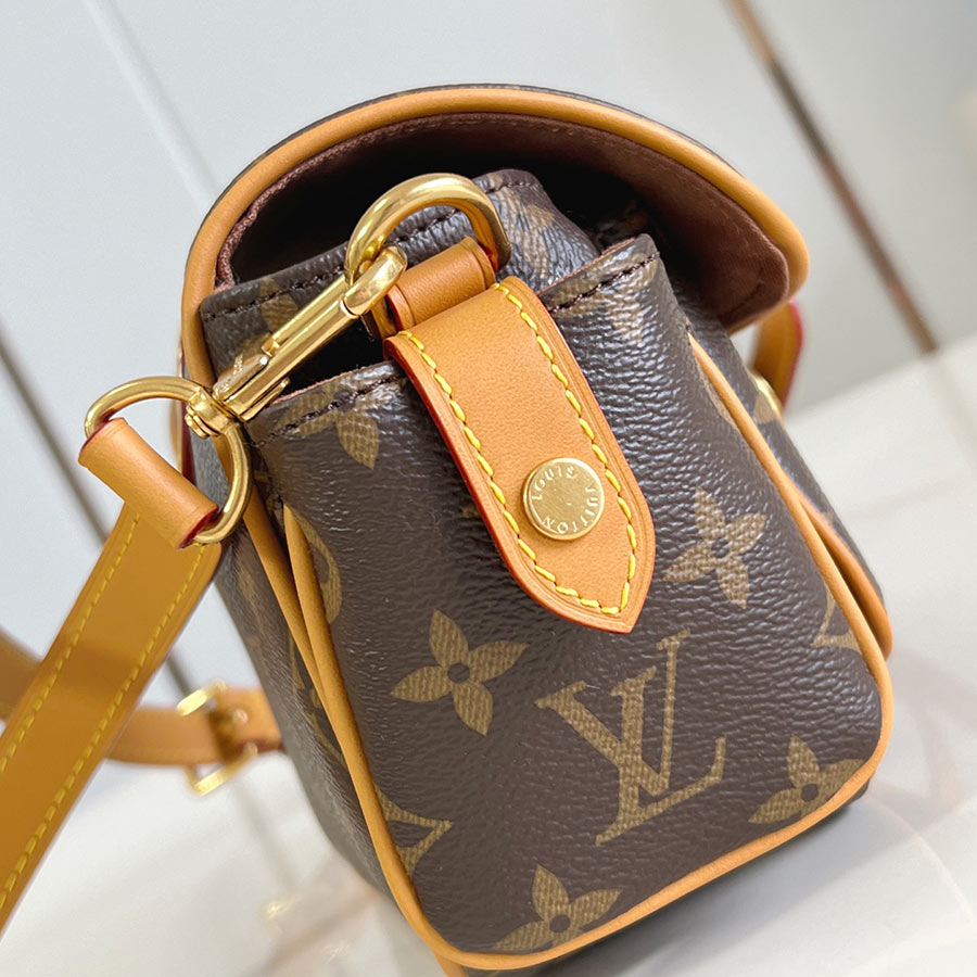 Louis Vuitton Cargo  Monogram Archive