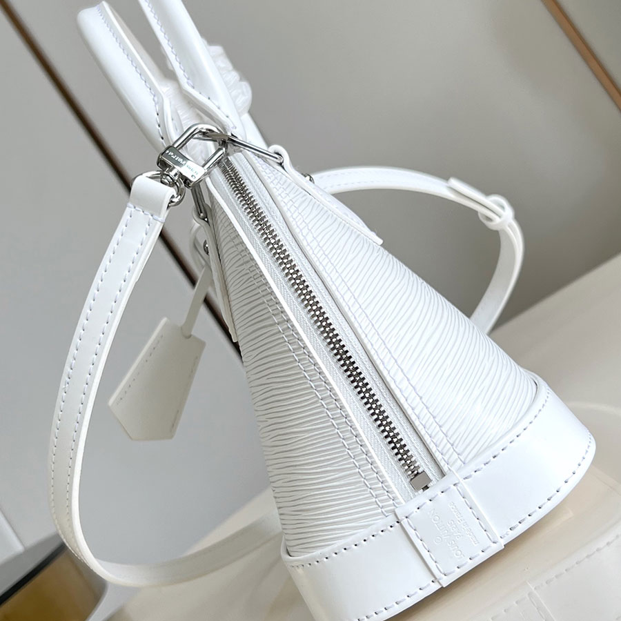 Louis Vuitton  Alma BB Epi 