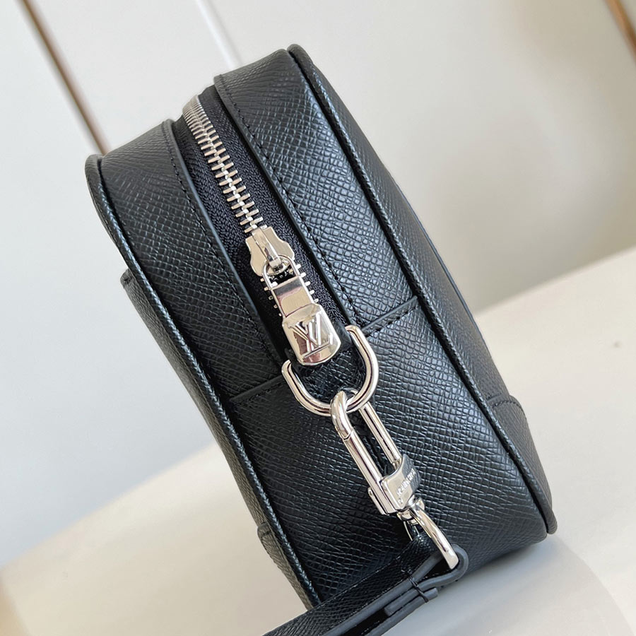 Louis Vuitton Pochette Kasai Louis Vuitton Pochette Kasai