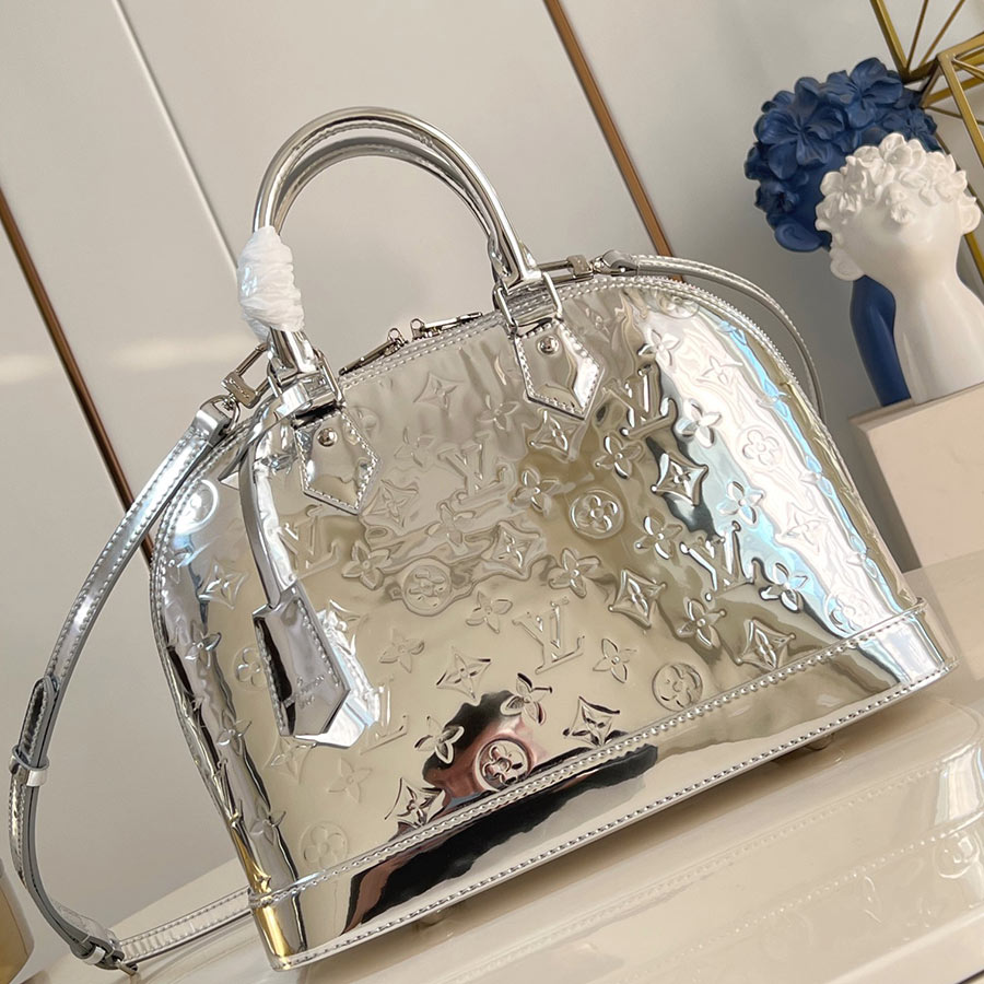 Louis Vuitton  Alma BB Epi