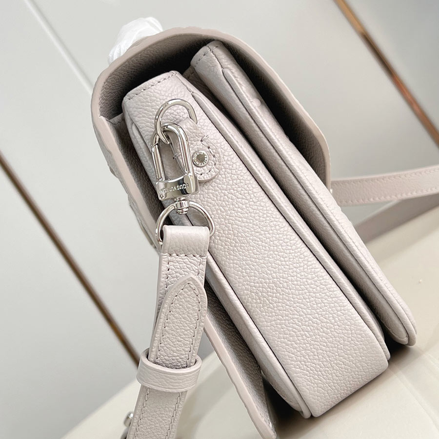 Louis Vuitton  Pochette Métis Monogram Empreinte