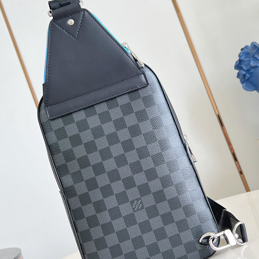 LOUIS VUITTON Avenue Damier Graphite